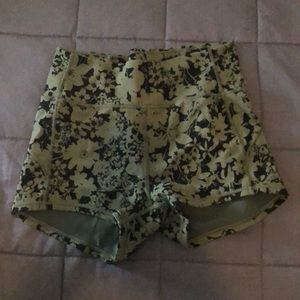 LuluLemon High Rise 2.5”